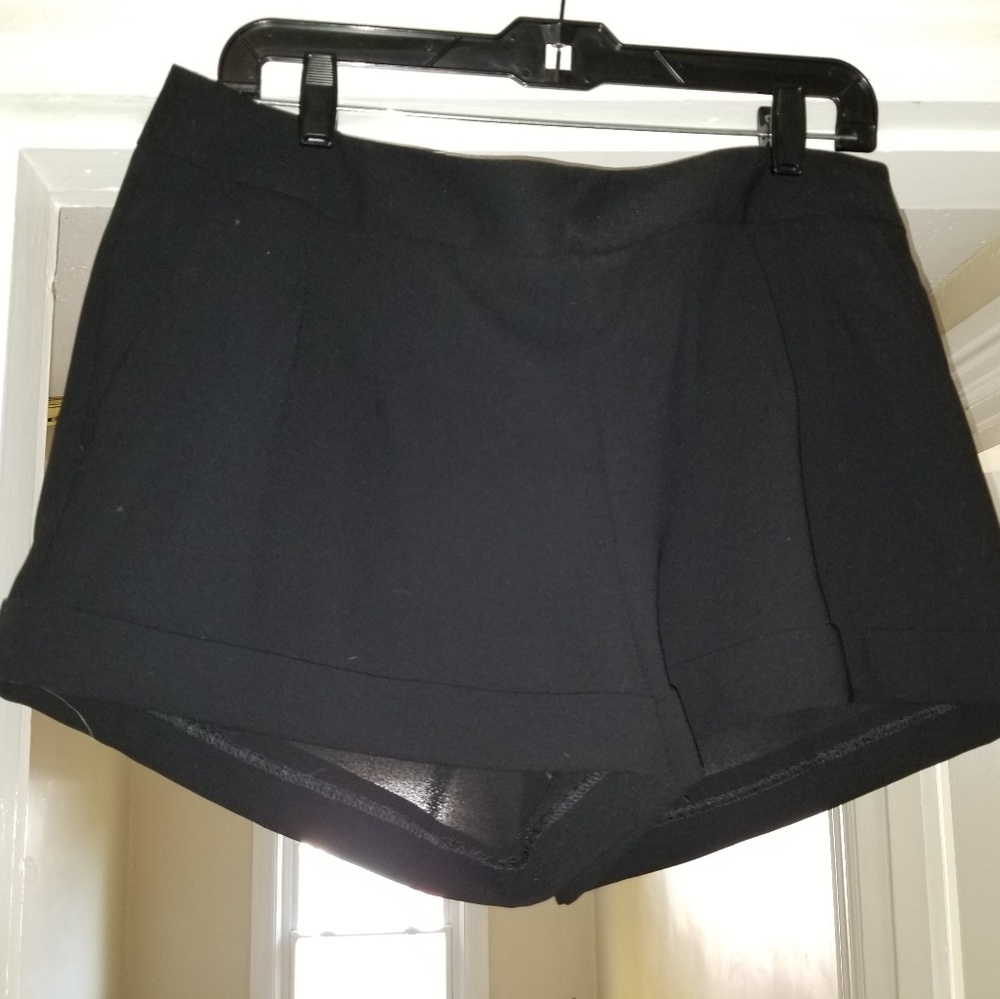 Express cuffed shorts